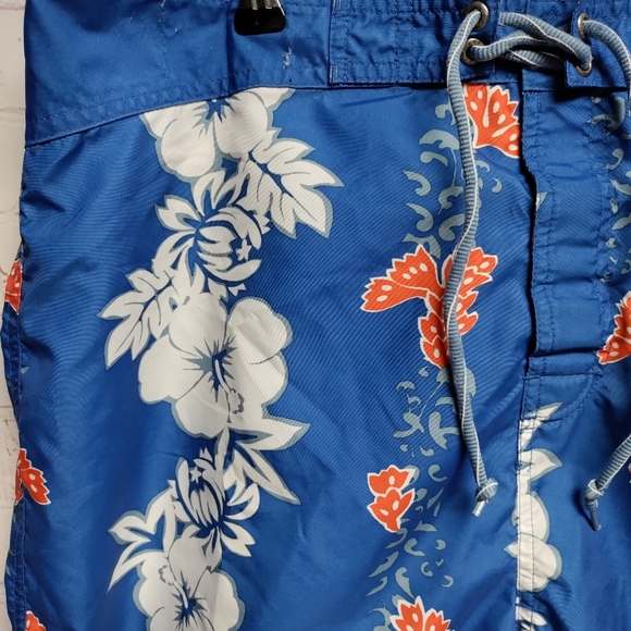 Old Navy Hawaiian print swim trunks. Large. READ DESCRIPTION. 717 - Picture 2 of 9